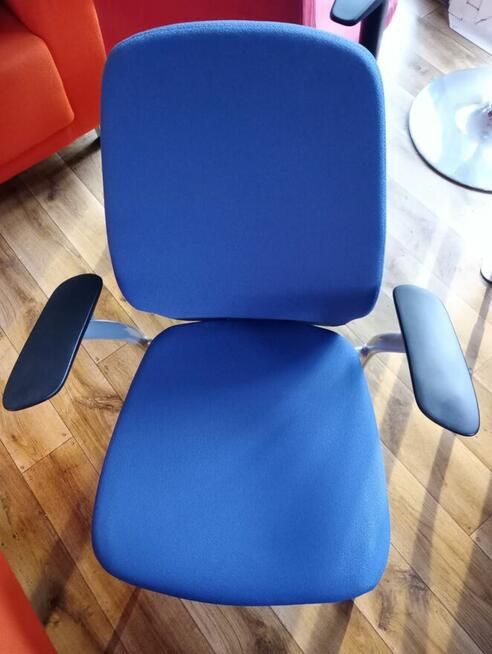 Krzesło konferencyjny Kinnarps niebieski krzesła fotele
