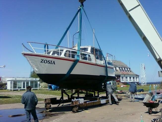 Jacht Motorowy Cascaruda 980 z miejscem postojowym (marina)