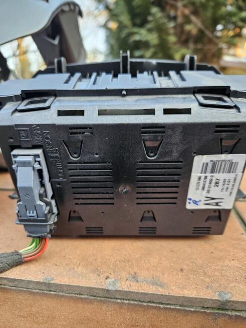 Radio z wyswietlaczem panel klimy i maskownica opel zafira B