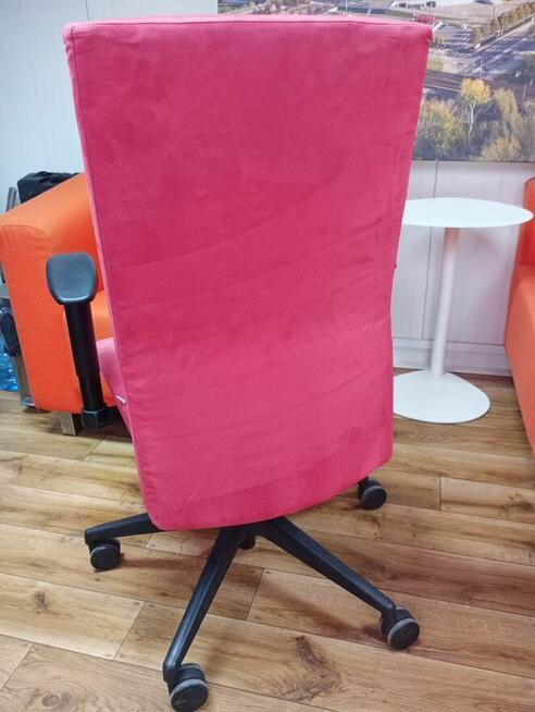 Fotel biurowy Profim czerwony fotele krzesła biurowe