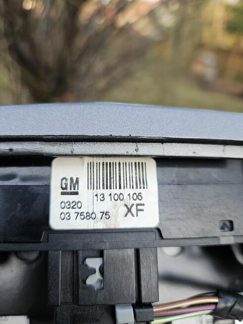 Radio z wyswietlaczem panel klimy i maskownica opel zafira B