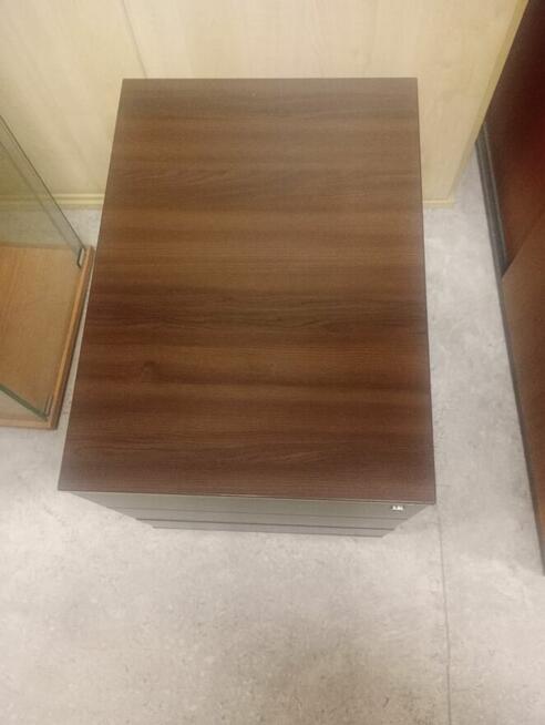 Kontenerek pod biurko przybornik brąz jezdny na kółkach