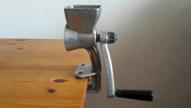 Maszynka ręczna do mielenia orzechów, arachidów - Śląsk