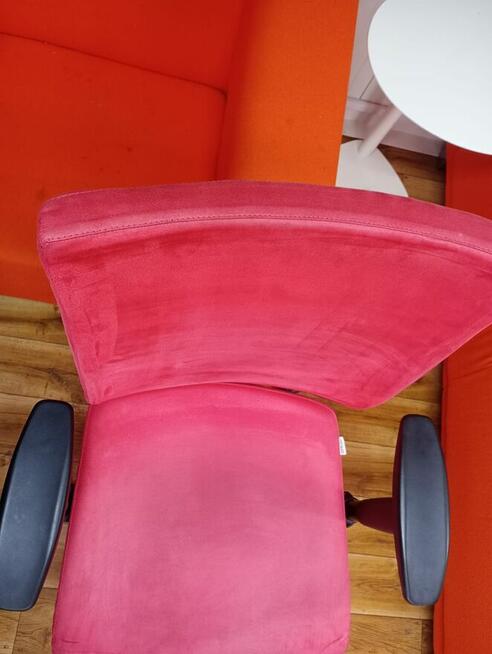 Fotel biurowy Profim czerwony fotele krzesła biurowe