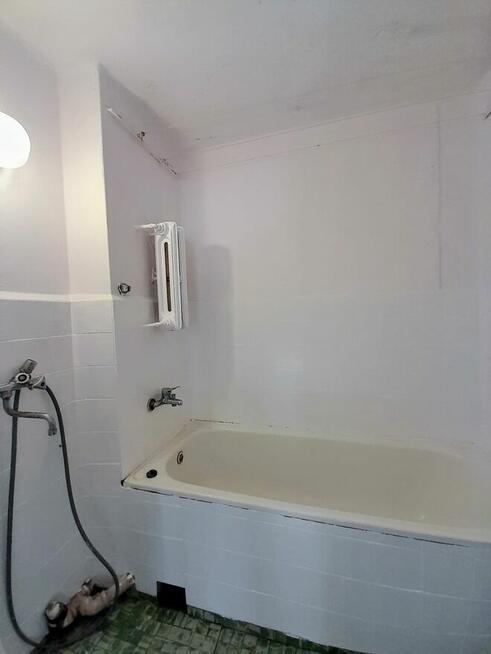 Oleśnica, 5-pokojowe mieszkanie z balkonem do remontu