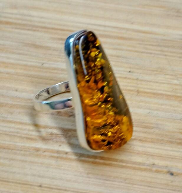 Pierścionki srebrny z bursztynem roz.19/śred.18,68mm
