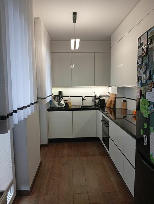 Sprzedam mieszkanie z dwoma miejscami postojowymi