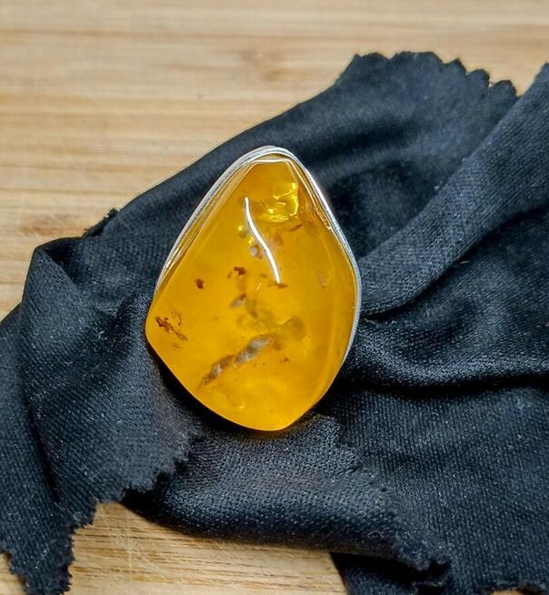 Pierścionek Srebrny z Bursztynem Roz.17/17,88mm