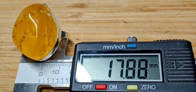 Pierścionek Srebrny z Bursztynem Roz.17/17,88mm