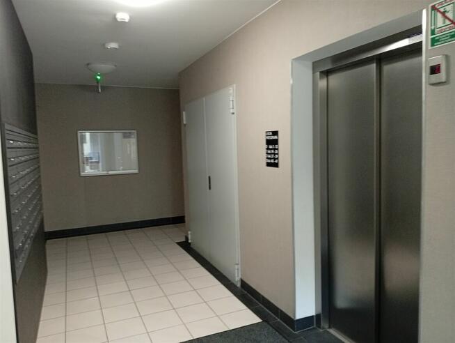 Sprzedam mieszkanie z dwoma miejscami postojowymi