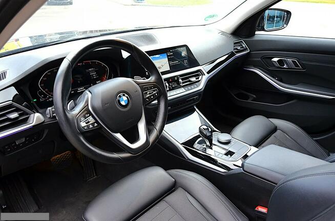 BMW Seria 3 330d XD Sport Line Panorama FullLED Sporty Ambient VAT 23%