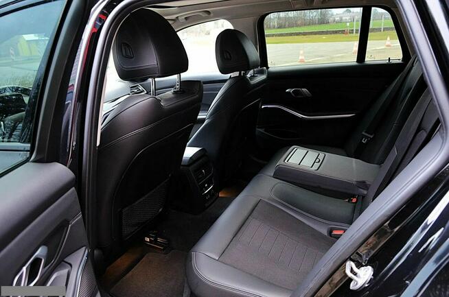 BMW Seria 3 330d XD Sport Line Panorama FullLED Sporty Ambient VAT 23%