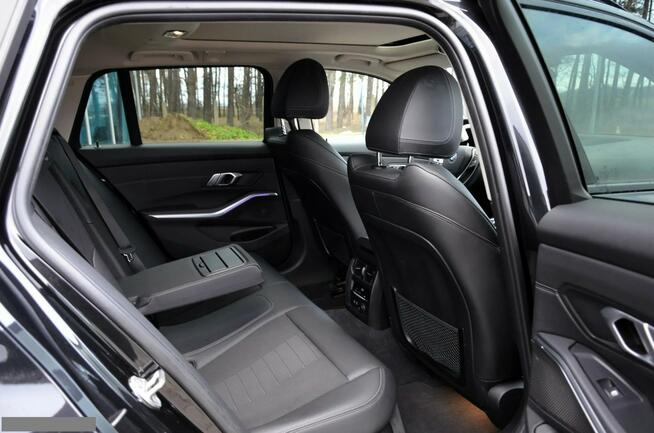 BMW Seria 3 330d XD Sport Line Panorama FullLED Sporty Ambient VAT 23%