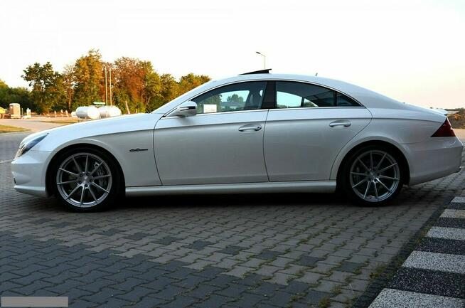 Mercedes CLS 63 AMG CLS 63AMG 6208cm3 514PS Japonia AMG LIFT