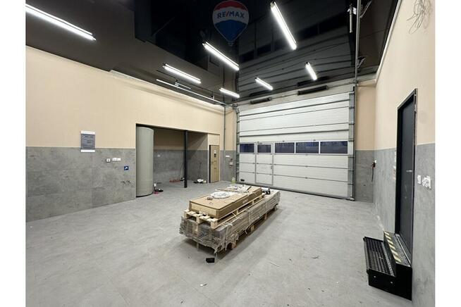 Lokal w Jaworzu przy ruchliwej trasie - widoczny