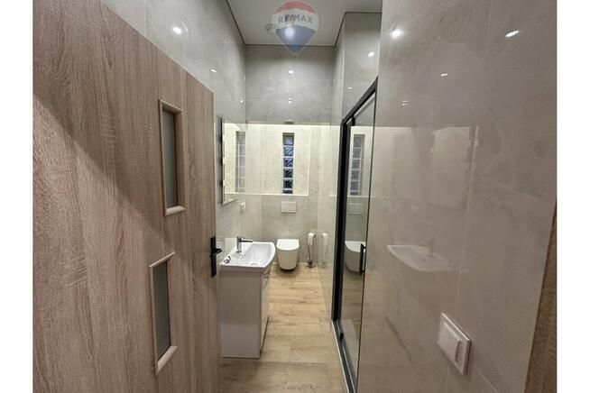 Lokal w Jaworzu przy ruchliwej trasie - widoczny