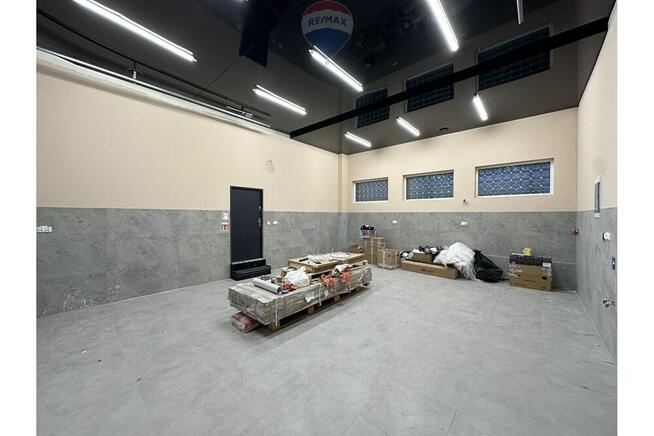 Lokal w Jaworzu przy ruchliwej trasie - widoczny