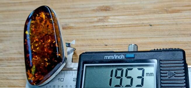 Pierścionki srebrny z bursztynem roz.21/śred.19,53mm