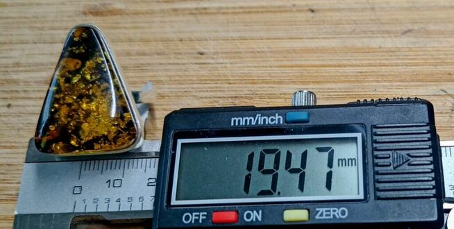 Pierścionki srebrny z bursztynem roz.21/śred.19,47mm