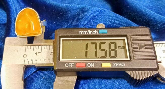Pierścionek Srebrny z Bursztynem Roz.15/17,58mm
