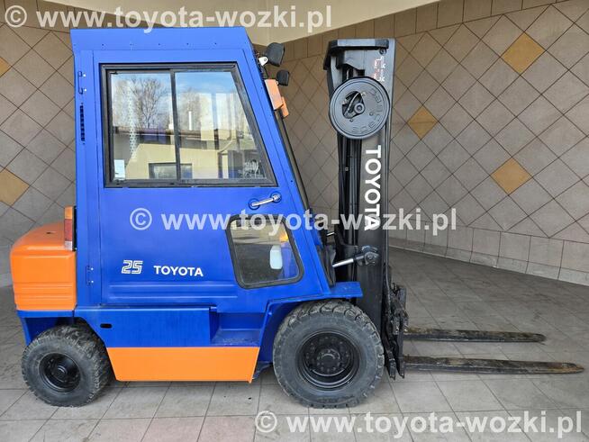 Wózek widłowy TOYOTA 5FD25 Triplex TOYOTA 5FDF25 Linde