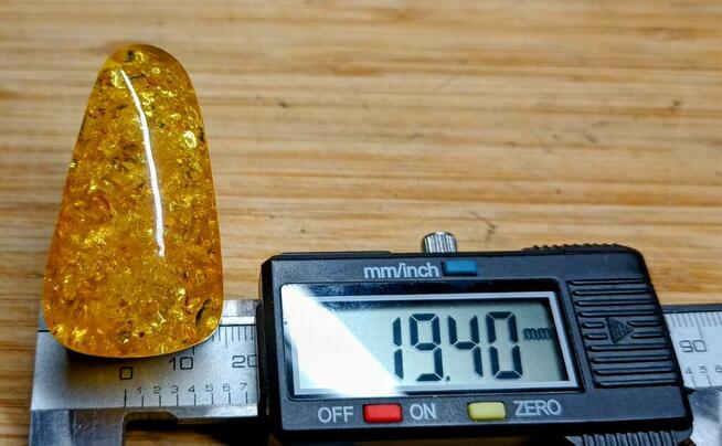 Pierścionek z bursztynem roz.21 / śred.19.40mm