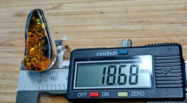 Pierścionki srebrny z bursztynem roz.19/śred.18,68mm