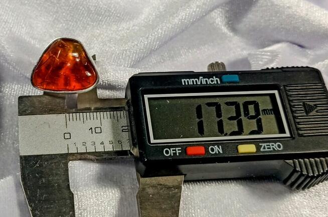 Pierścionek Srebrny z Bursztynem Roz.15/17,39mm