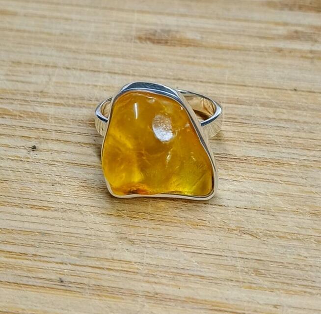 Pierścionek Srebrny z Bursztynem Roz.21/19,28mm