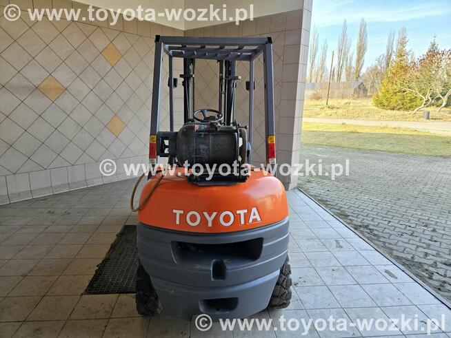 Wózek Widłowy TOYOTA 6FG30 Przesuw boczny TOYOTA 6FGF30