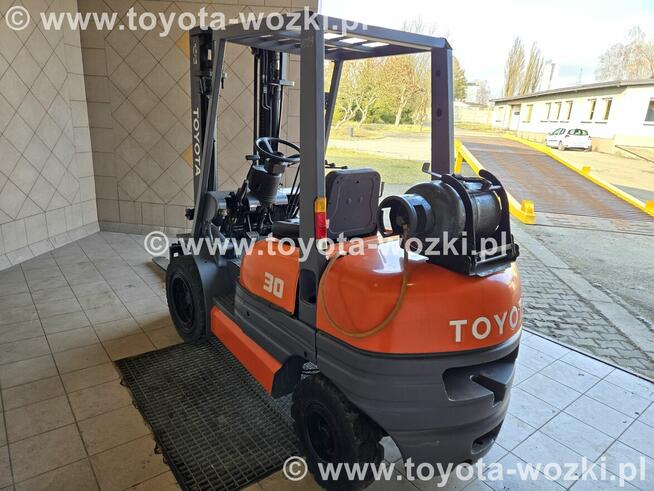 Wózek Widłowy TOYOTA 6FG30 Przesuw boczny TOYOTA 6FGF30