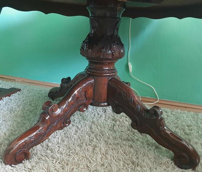 stolik okrągły-zdobiony