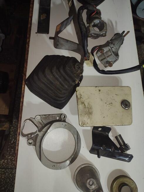 Fiat 125p-fotel kierowcy orginalny, klapka wlewu i inne