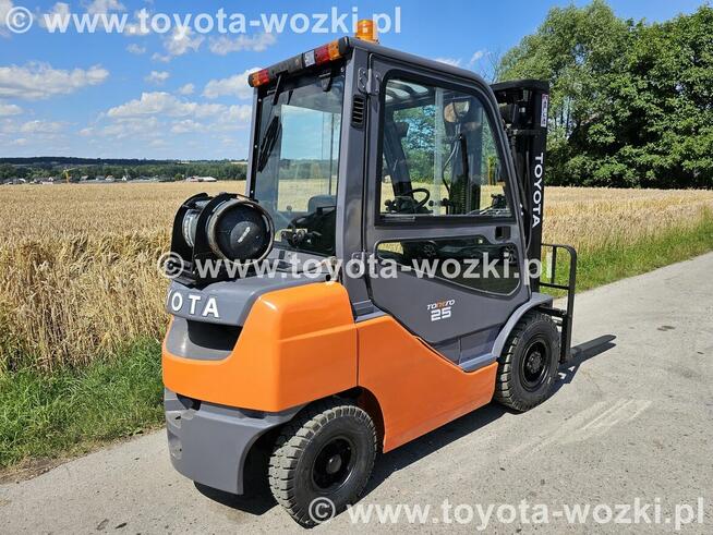 Wózek Widłowy TOYOTA 8FG25 Kabina, Wolny skok TOYOTA 8FGF25