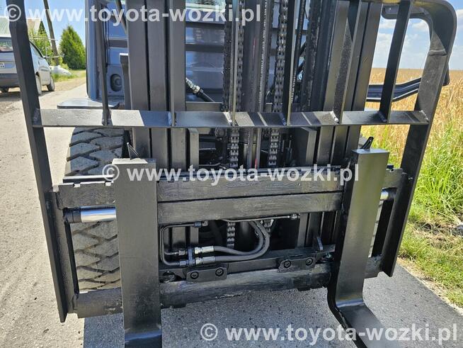 Wózek Widłowy TOYOTA 8FG25 Kabina, Wolny skok TOYOTA 8FGF25
