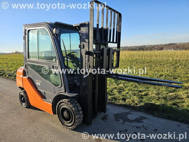 Wózek Widłowy TOYOTA 8FD25 Kabina , Wolny skok TOYOTA 8FDF25