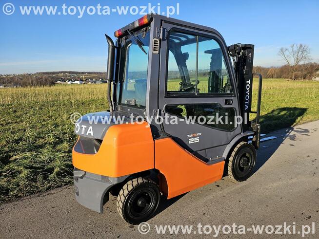 Wózek Widłowy TOYOTA 8FD25 Kabina , Wolny skok TOYOTA 8FDF25