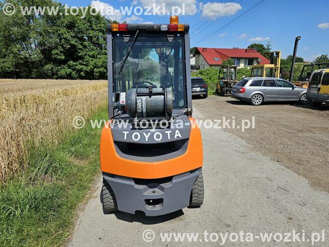 Wózek Widłowy TOYOTA 8FG25 Kabina, Wolny skok TOYOTA 8FGF25