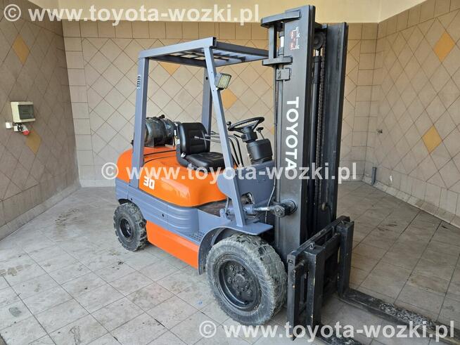 Wózek Widłowy TOYOTA 6FG30 Przesuw boczny TOYOTA 6FGF30