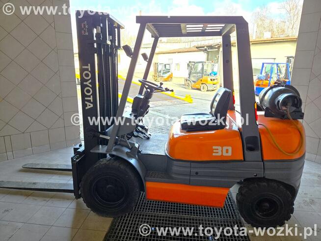 Wózek Widłowy TOYOTA 6FG30 Przesuw boczny TOYOTA 6FGF30