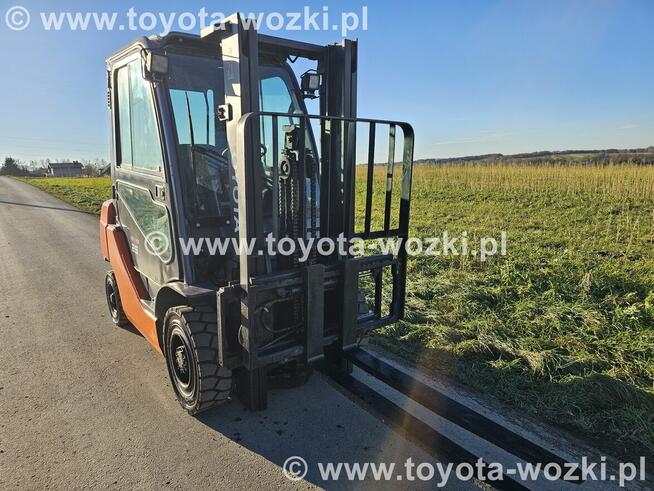 Wózek Widłowy TOYOTA 8FD25 Kabina , Wolny skok TOYOTA 8FDF25