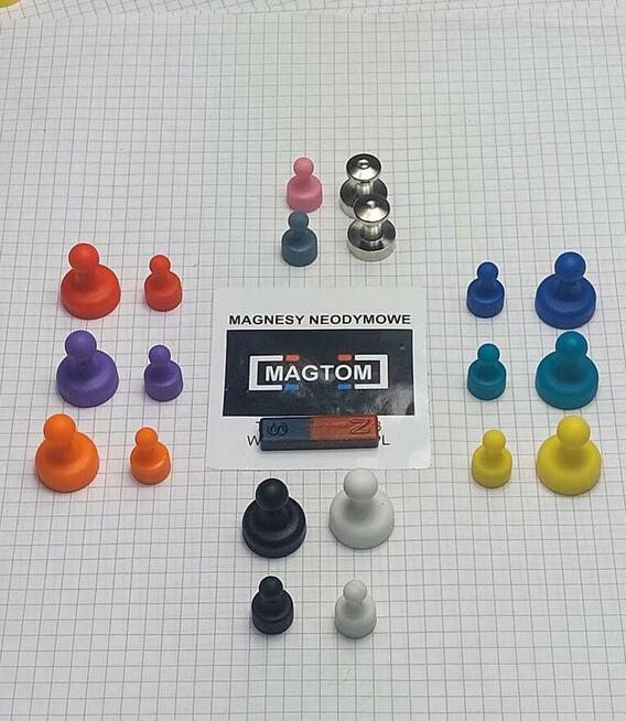 Pionek magnetyczny mały biały do tablicy gabloty lodówki