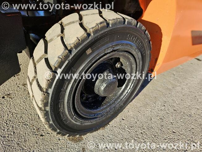 Wózek Widłowy TOYOTA 8FD25 Kabina , Wolny skok TOYOTA 8FDF25