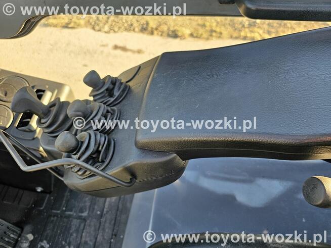 Wózek Widłowy TOYOTA 8FD25 Kabina , Wolny skok TOYOTA 8FDF25