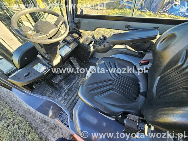 Wózek Widłowy TOYOTA 8FD25 Kabina , Wolny skok TOYOTA 8FDF25
