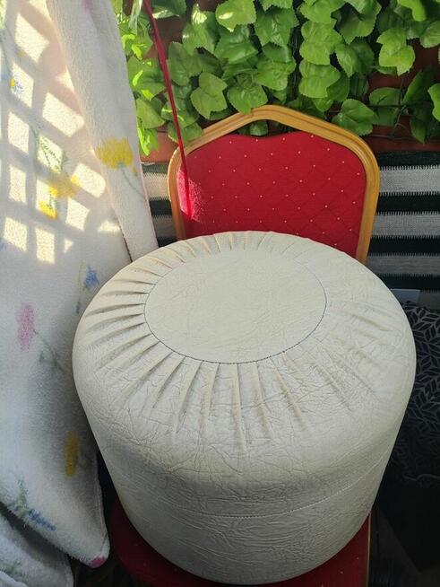 Pufa na kółkach biała puf Pufka taboret podnóżek krzesło