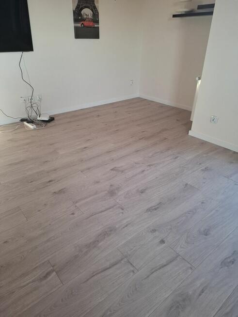 Montaż podłóg drewnianych i paneli podłogowych