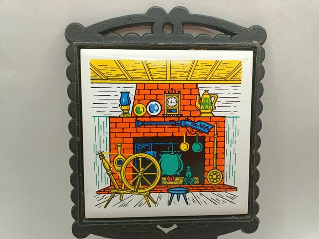 Zabytkowy kafel oprawiony w metalu podkładka pod garnek