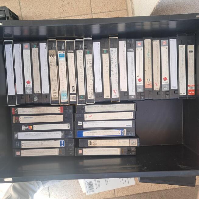 Kasety vhs okolo 200