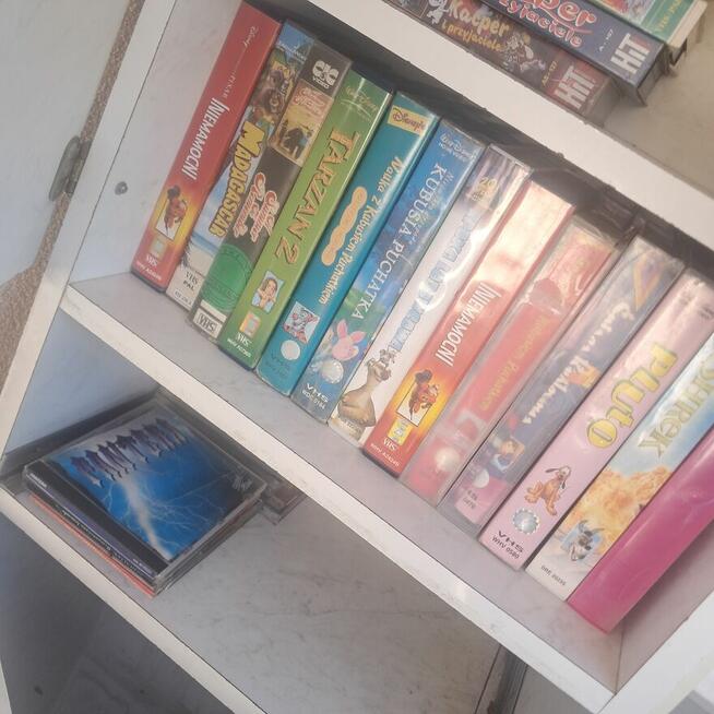 Kasety vhs okolo 200